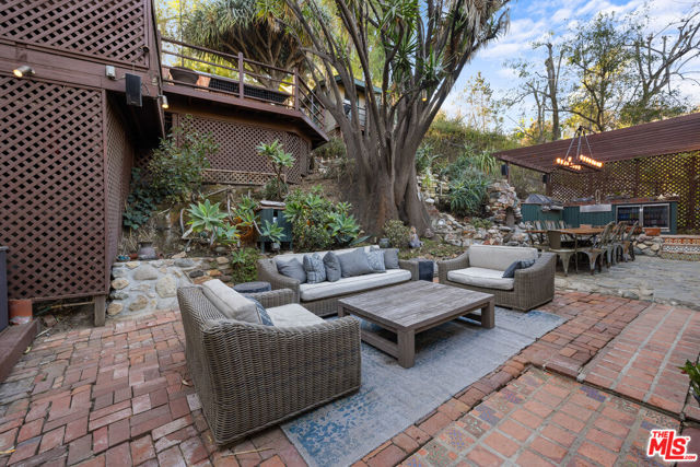 400 W Avenue 42 Avenue, Los Angeles CA: https://media.crmls.org/mediaz/46d6ad73-24d4-420c-a735-18faaf71bd19.jpg