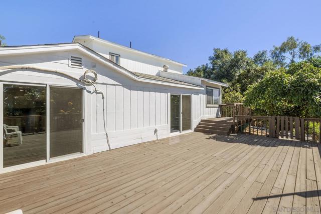 8545 Gardena Rd, Lakeside CA: https://media.crmls.org/mediaz/46d72ba4-895f-4443-b662-989f1dc7a5fa.jpg