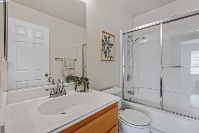 3463 Ellery Cmn, Fremont CA: https://media.crmls.org/mediaz/46d754ac-76fe-483f-ae19-da7076a48d40.jpg