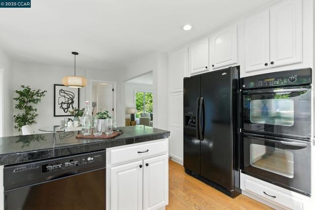 575 Old Orchard Dr, Danville CA: https://media.crmls.org/mediaz/46d7744f-c79f-4c77-80bc-4731cc4077e8.jpg