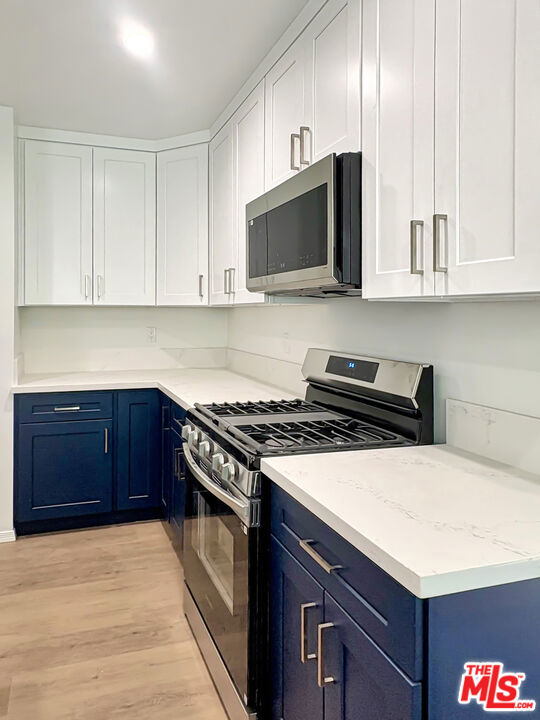 170 N Orange Drive, Los Angeles CA: https://media.crmls.org/mediaz/46d803f5-2d7d-4e28-a7e5-123f3a9730ac.jpg