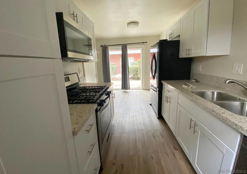 1060 E Washington Ave - photo 14