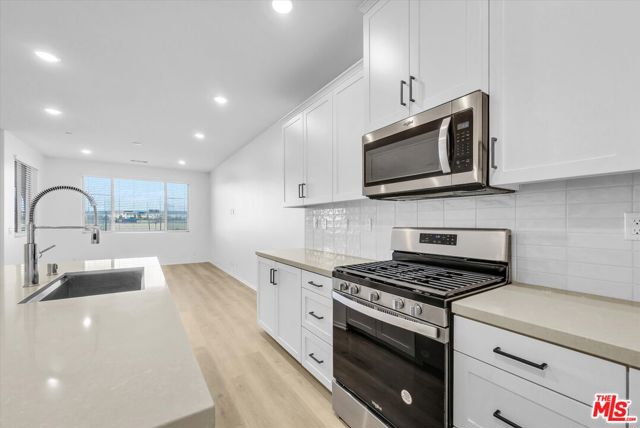 4102 S Limecrest Paseo, Ontario CA: https://media.crmls.org/mediaz/46d874bb-5c47-438f-95a1-9d5bcdf0a272.jpg