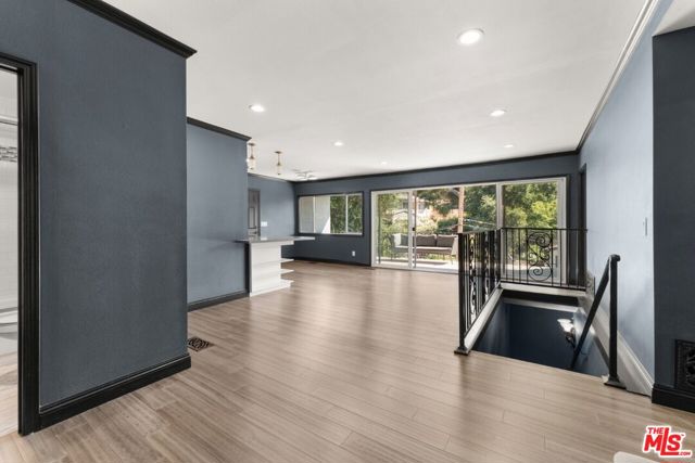 7083 Highcliff Trail, Tujunga CA: https://media.crmls.org/mediaz/46d8771f-7c97-42b8-8f34-79045e743aab.jpg