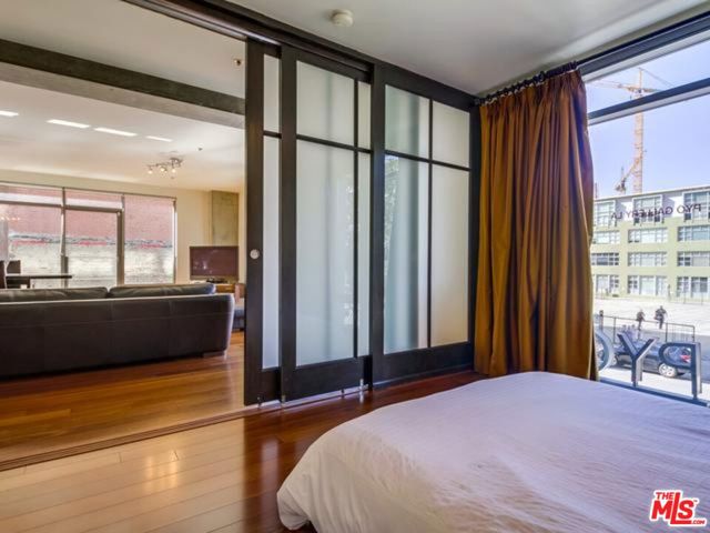 1100 S Hope Street, Los Angeles CA: https://media.crmls.org/mediaz/46d8a9b0-deab-4732-9d7c-e9c532e18d4e.jpg