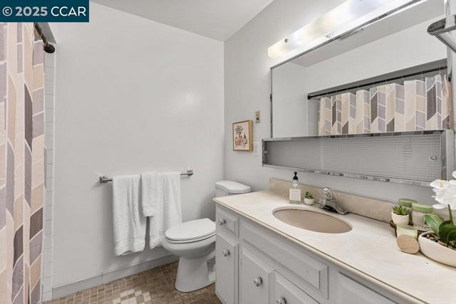 1833 Skycrest Dr, Walnut Creek CA: https://media.crmls.org/mediaz/46d9d287-e1c9-4555-8a3f-9109ed0d96c8.jpg