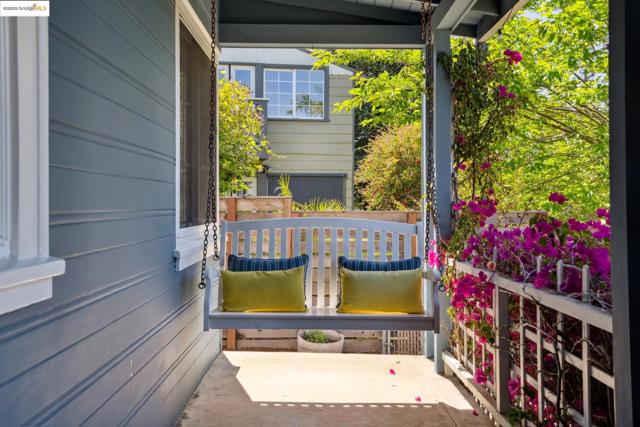 4332 Hyacinth Ave, Oakland CA: https://media.crmls.org/mediaz/46da0cd6-b362-4848-adbd-b793bdca1293.jpg