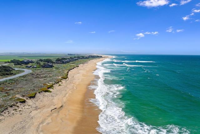 172 Monterey Dunes Way, Moss Landing CA: https://media.crmls.org/mediaz/46da1b5a-ea81-459d-84a1-f2752bc883d4.jpg