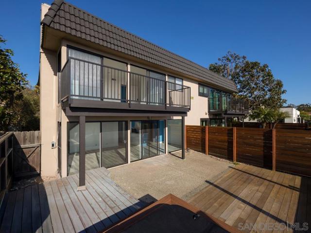 721 Camino Del Mar, Del Mar CA: https://media.crmls.org/mediaz/46da37ce-aa1e-4f58-80fc-8a4478b26d1e.jpg