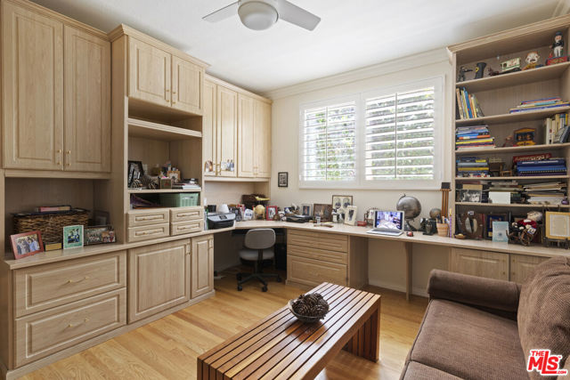 4949 Genesta Avenue, Encino CA: https://media.crmls.org/mediaz/46da3e9d-97df-421b-b720-9d6da6c8c110.jpg