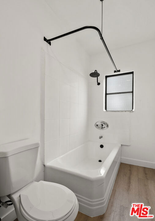 4723 Beverly Boulevard, Los Angeles CA: https://media.crmls.org/mediaz/46db1b0a-48a6-4167-9607-ff0283574e88.jpg