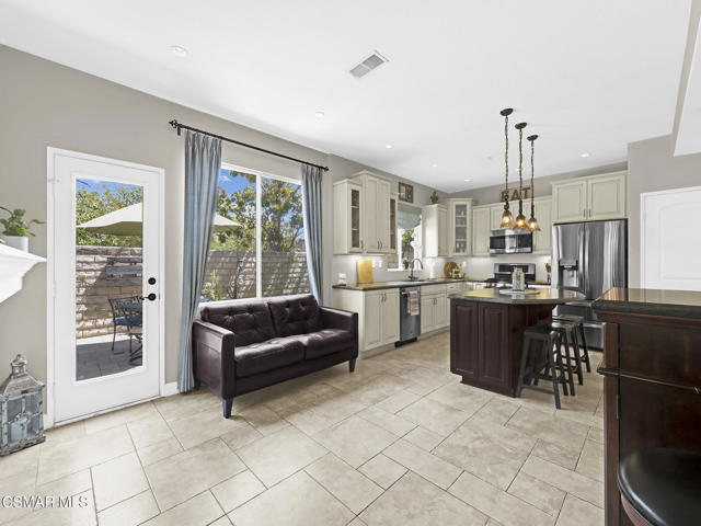 293 Springmist Lane, Simi Valley CA: https://media.crmls.org/mediaz/46db22c8-8dbb-4f99-94cf-51dd7f0fce78.jpg