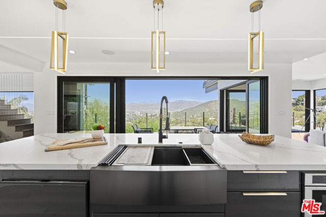 7308 Pacific View Drive, Los Angeles CA: https://media.crmls.org/mediaz/46db3679-e42d-433f-9ec6-f60d6d705ae5.jpg