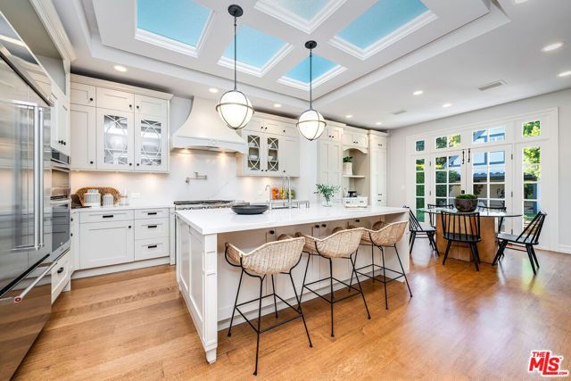 10445 Valley Spring Lane, Toluca Lake CA: https://media.crmls.org/mediaz/46db5b0a-b27a-4b28-ac49-2e198166672e.jpg