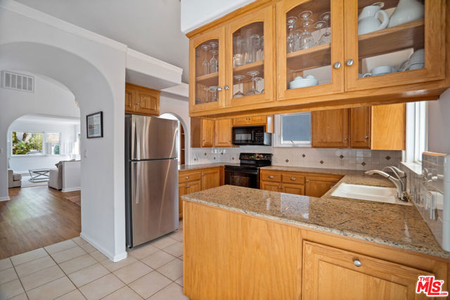 2205 ELM Avenue, Manhattan Beach, California 90266, 2 Bedrooms Bedrooms, ,2 BathroomsBathrooms,Residential,Sold,ELM,22148905