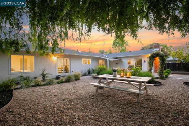 3115 Ebano Dr, Walnut Creek CA: https://media.crmls.org/mediaz/46dbbb03-8df0-4200-806c-0482d277dd1f.jpg