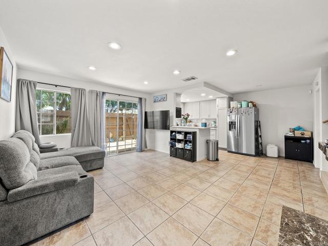 Detail Gallery Image 7 of 30 For 1465 East Lexington Ave 11c,  El Cajon,  CA 92019 - 2 Beds | 2/1 Baths