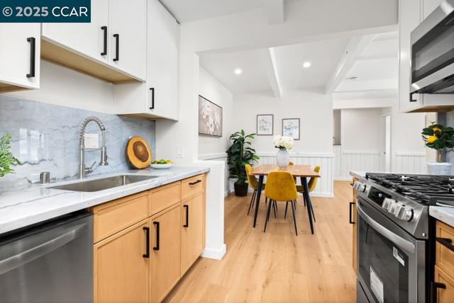 2087 Brook St, Concord CA: https://media.crmls.org/mediaz/46dc0af6-4223-4e2e-b9ad-b41e946a3376.jpg