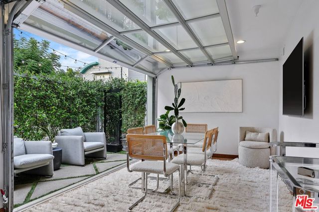 512 Brooks Avenue, Venice CA: https://media.crmls.org/mediaz/46dc2adf-aee4-4b12-b446-dc9071623b8d.jpg
