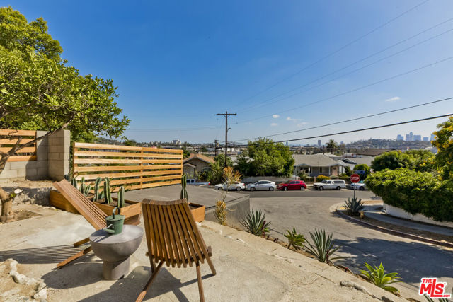 3404 Glenalbyn Drive, Los Angeles CA: https://media.crmls.org/mediaz/46dc36eb-0ad0-458a-b7d0-d77cfb33df58.jpg