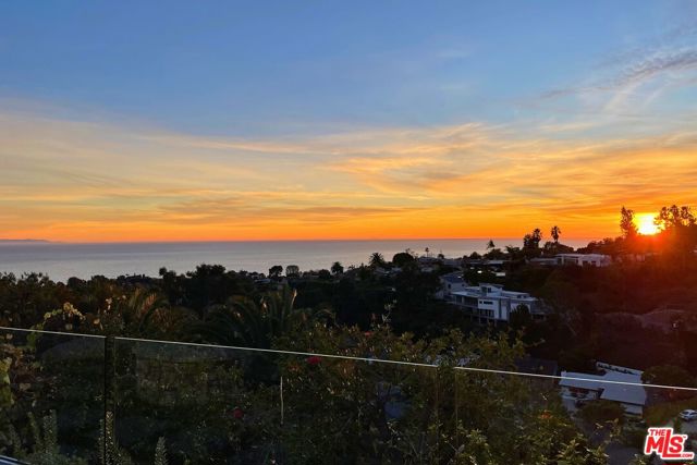 961 Glenhaven Drive, Pacific Palisades, CA 90272