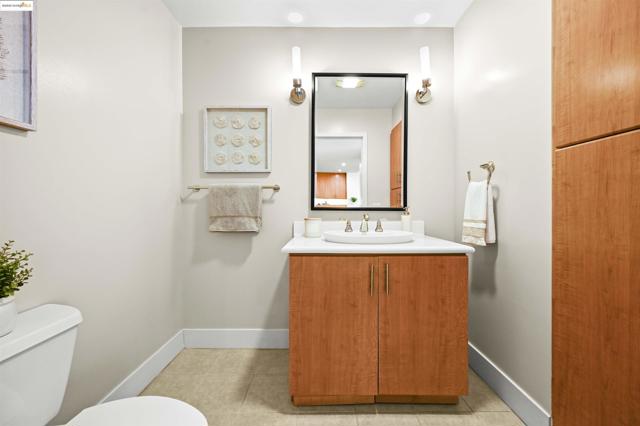 438 W Grand Ave, Oakland CA: https://media.crmls.org/mediaz/46ddcff7-90eb-433c-a62b-a17294075d8e.jpg