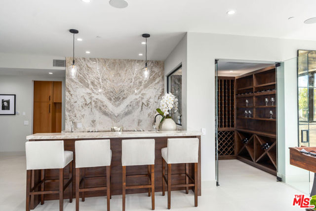 286 Quadro Vecchio Drive, Pacific Palisades CA: https://media.crmls.org/mediaz/46dde13e-f7d7-46c2-9602-1d2aeb3dc61a.jpg
