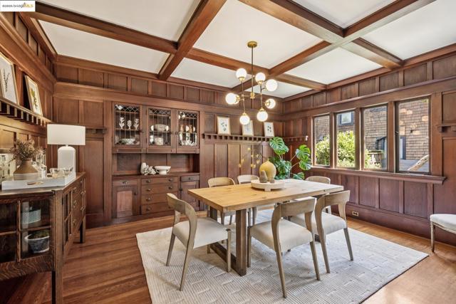 3019 Benvenue Ave, Berkeley CA: https://media.crmls.org/mediaz/46dde7fa-2bf6-491f-a542-17430bfdd89a.jpg