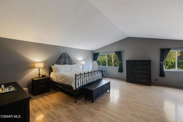 12208 Cherry Grove Street, Moorpark CA: https://media.crmls.org/mediaz/46de5383-4d9b-47d6-8800-a78a3e6dc745.jpg