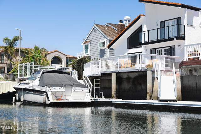 3960 W Hemlock Street, Oxnard CA: https://media.crmls.org/mediaz/46de5454-4993-4526-8b2c-87444fd95f69.jpg