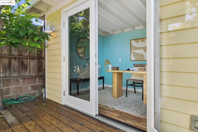 4221 Whittle Ave, Oakland CA: https://media.crmls.org/mediaz/46de54d9-d1b7-4c76-8a31-010f6934d3dc.jpg