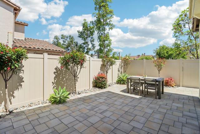 6698 Spartina Ct, Carlsbad CA: https://media.crmls.org/mediaz/46de8e1d-4f4c-4c3d-a16e-0c3d1367afdd.jpg