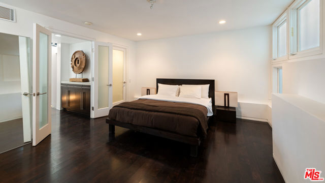 1415 Summitridge Drive, Beverly Hills CA: https://media.crmls.org/mediaz/46df82b9-58f3-4848-9c85-8eb4e4a115f7.jpg