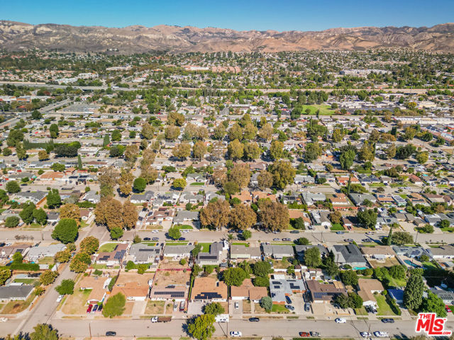 4141 Eileen Street, Simi Valley CA: https://media.crmls.org/mediaz/46dfe747-1dd7-4c39-933e-19b802c57daf.jpg