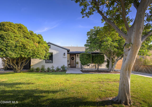 14322 W Collins Street, Sherman Oaks CA: https://media.crmls.org/mediaz/46e0015b-feb0-484a-8517-70a5fe0cf90e.jpg