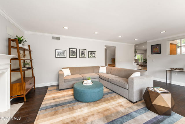 1046 Brookview Avenue, Westlake Village CA: https://media.crmls.org/mediaz/46e12574-14d5-40fb-bc45-e6acd10f416f.jpg