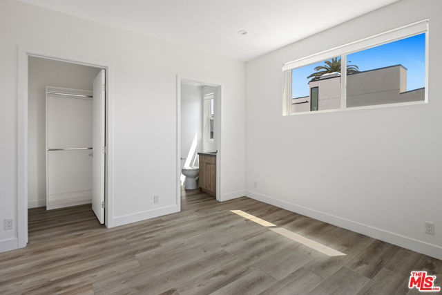 4916 1/2 S Centinela Avenue, Los Angeles CA: https://media.crmls.org/mediaz/46e16634-41f8-42b1-80a0-4f227556b487.jpg