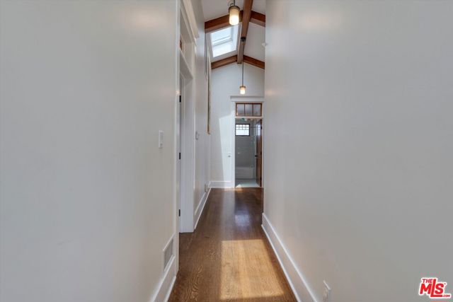 933 W Venezia Avenue, Venice CA: https://media.crmls.org/mediaz/46e1d700-afe3-4d94-9c55-e5b0ff26b42a.jpg