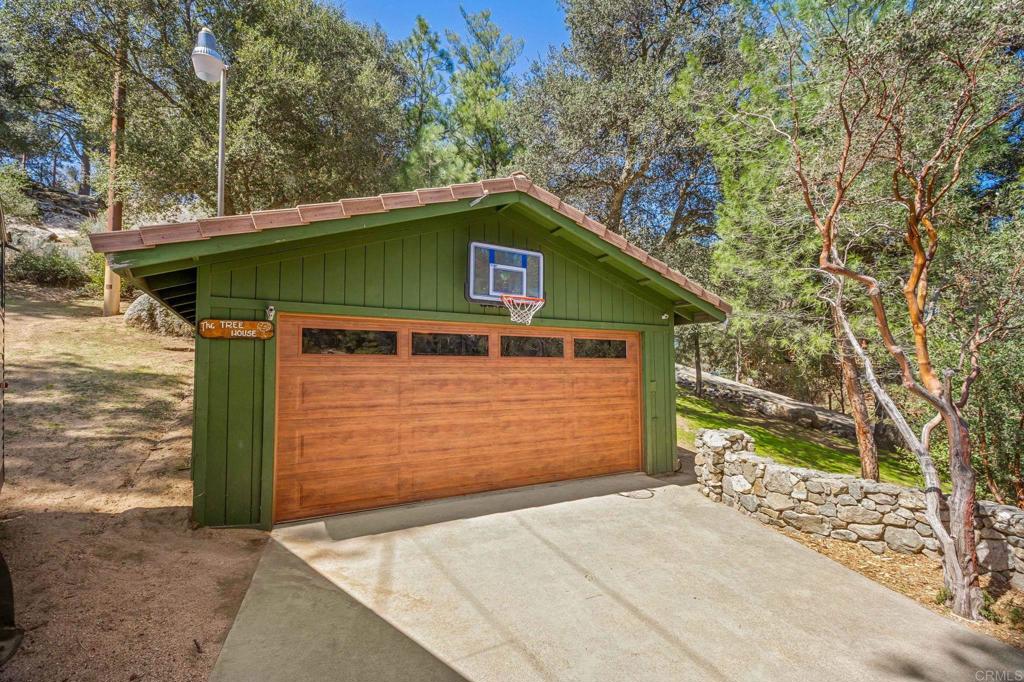https://media.crmls.org/mediaz/46e1e50e-6cf8-4168-8e12-7cb2a7a485e0.jpg?preset=X-Large