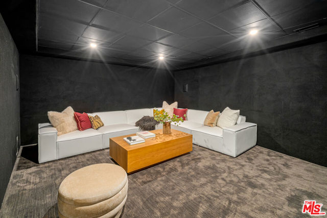 8021 Floral Avenue, Los Angeles CA: https://media.crmls.org/mediaz/46e2385a-8029-436b-a906-e96e1298def0.jpg