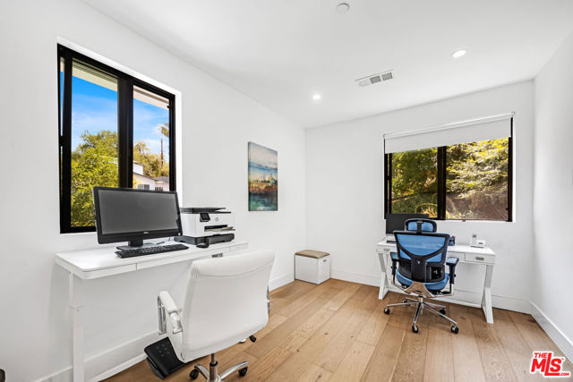 4841 Minden Place, Los Angeles CA: https://media.crmls.org/mediaz/46e25ce5-b4ff-4c1d-b19e-8bdea6f18a90.jpg