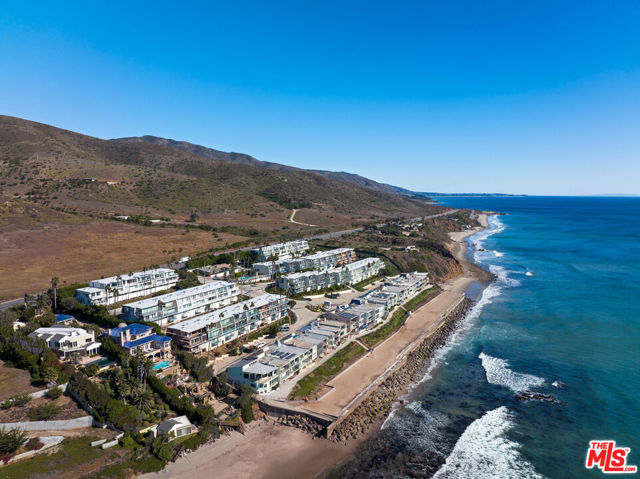 11862 Starfish Lane, Malibu CA: https://media.crmls.org/mediaz/46e2620e-7e4b-4ade-98e1-f654efa7a46b.jpg