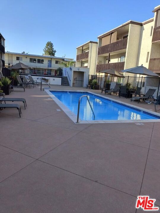 5334 N Lindley Avenue, Encino CA: https://media.crmls.org/mediaz/46e2ce16-afe0-46bd-9578-c8cb7c95a167.jpg