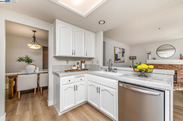 847 Dana Cir, Livermore CA: https://media.crmls.org/mediaz/46e33c7f-252c-48bb-a58b-0fc86d4b349c.jpg