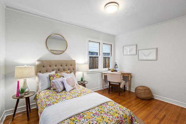 212 Gilbert Avenue, Menlo Park CA: https://media.crmls.org/mediaz/46e35ef3-dff3-4fc7-bbe7-68676f9c3aee.jpg