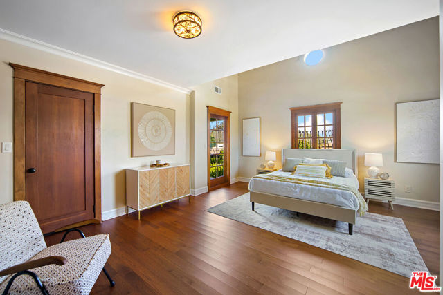 588 N Gower Street, Los Angeles CA: https://media.crmls.org/mediaz/46e3ad5f-181e-4246-8e10-1264534ae91e.jpg
