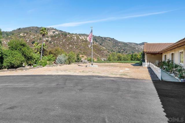 25980 Forest Dr, Escondido CA: https://media.crmls.org/mediaz/46e3b457-b9bc-4a56-a1d7-7aa09b370649.jpg