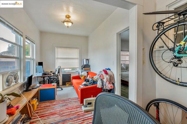5537 Claremont Ave, Oakland CA: https://media.crmls.org/mediaz/46e48f28-645d-48a8-9fbd-5cf3ef3ca0f5.jpg