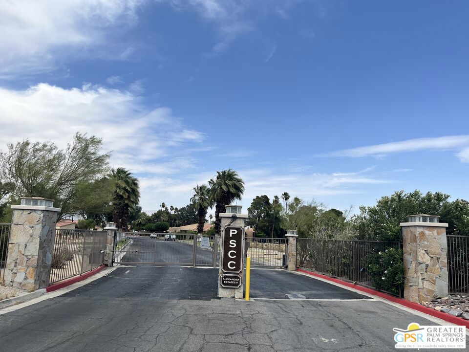 https://media.crmls.org/mediaz/46e4a15f-75da-4542-bca8-b8492c863ec6.jpg?preset=X-Large