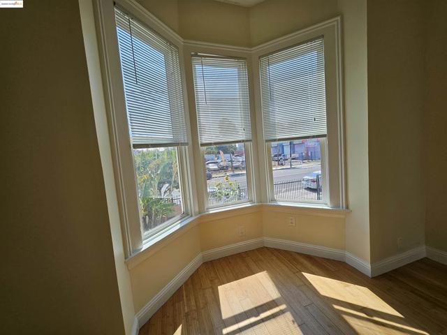 2825 Market St, Oakland CA: https://media.crmls.org/mediaz/46e4cc3d-b126-463c-b3eb-6c09460dc7bf.jpg